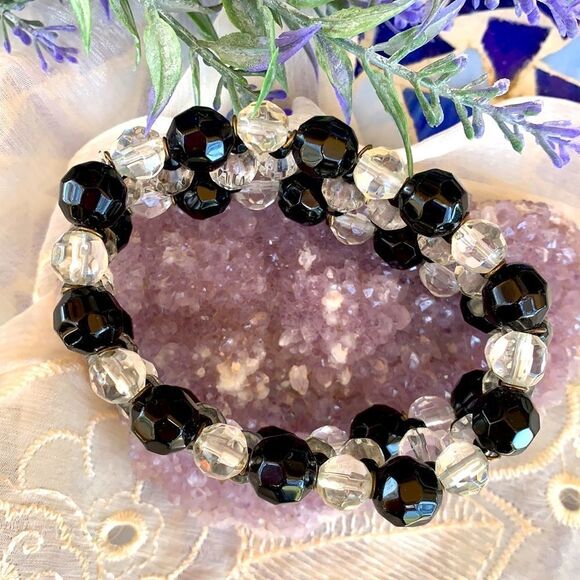 Vintage Black & Clear Lucite Beaded Stretch Bracelet - Picture 4 of 6